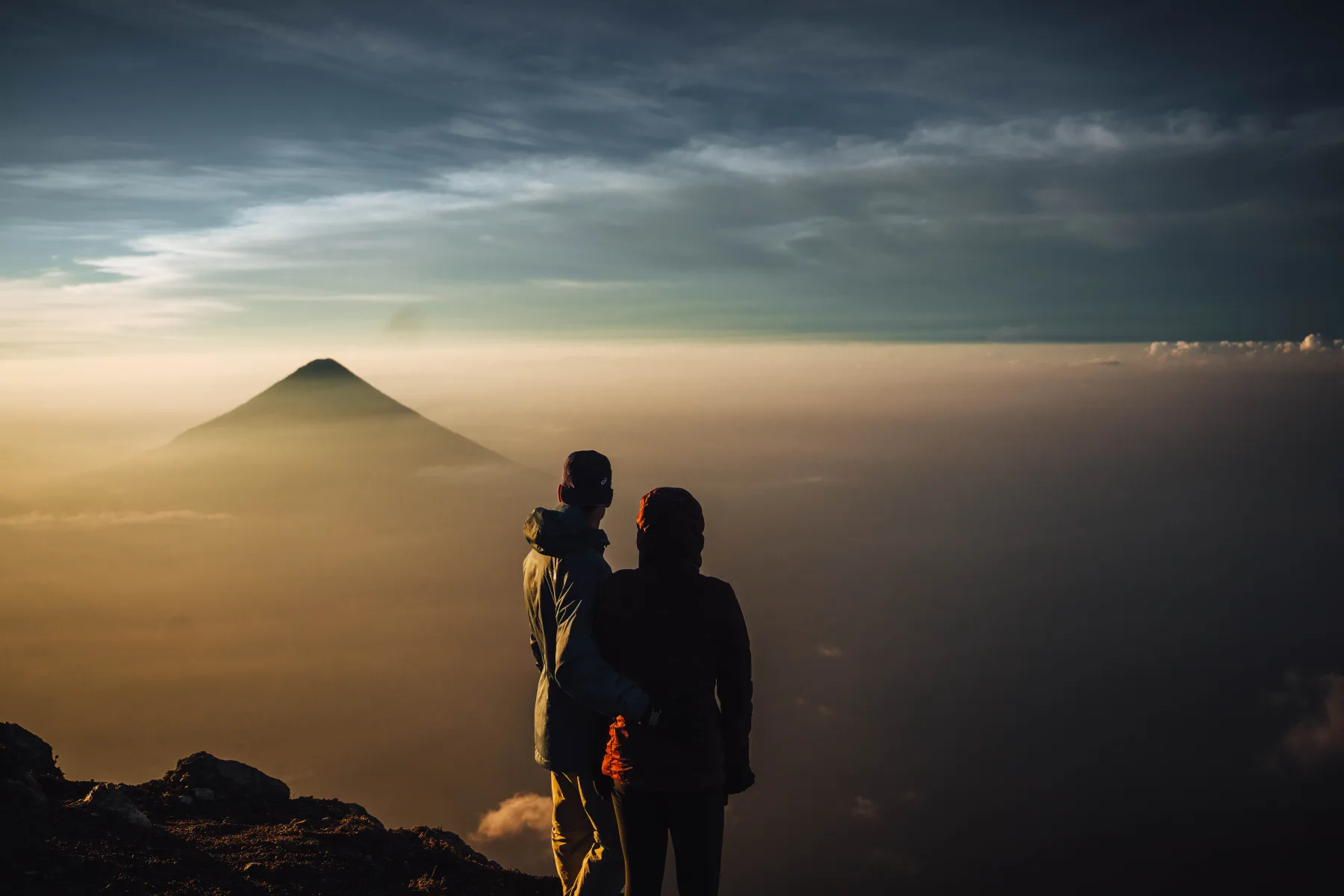 Atardecer sobre el volcán