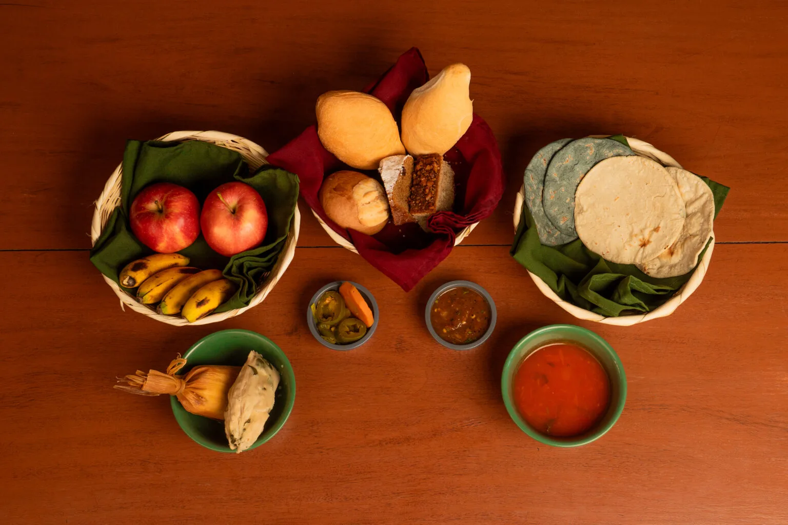 Mesa de buffet en Hobbitenango